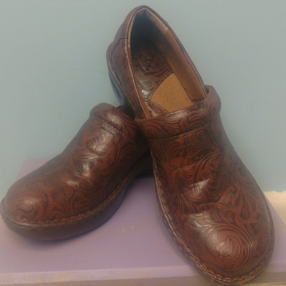 Born BOC Tooled Floral Brown Clogs size 10